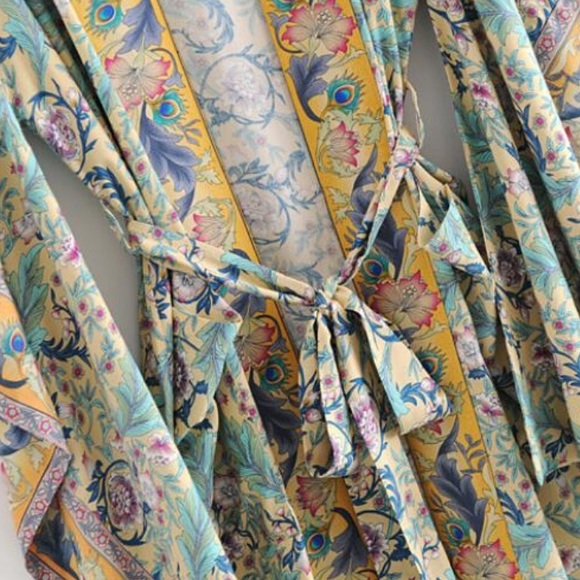 🌺 Beautiful silky kimono robe - Picture 4 of 8